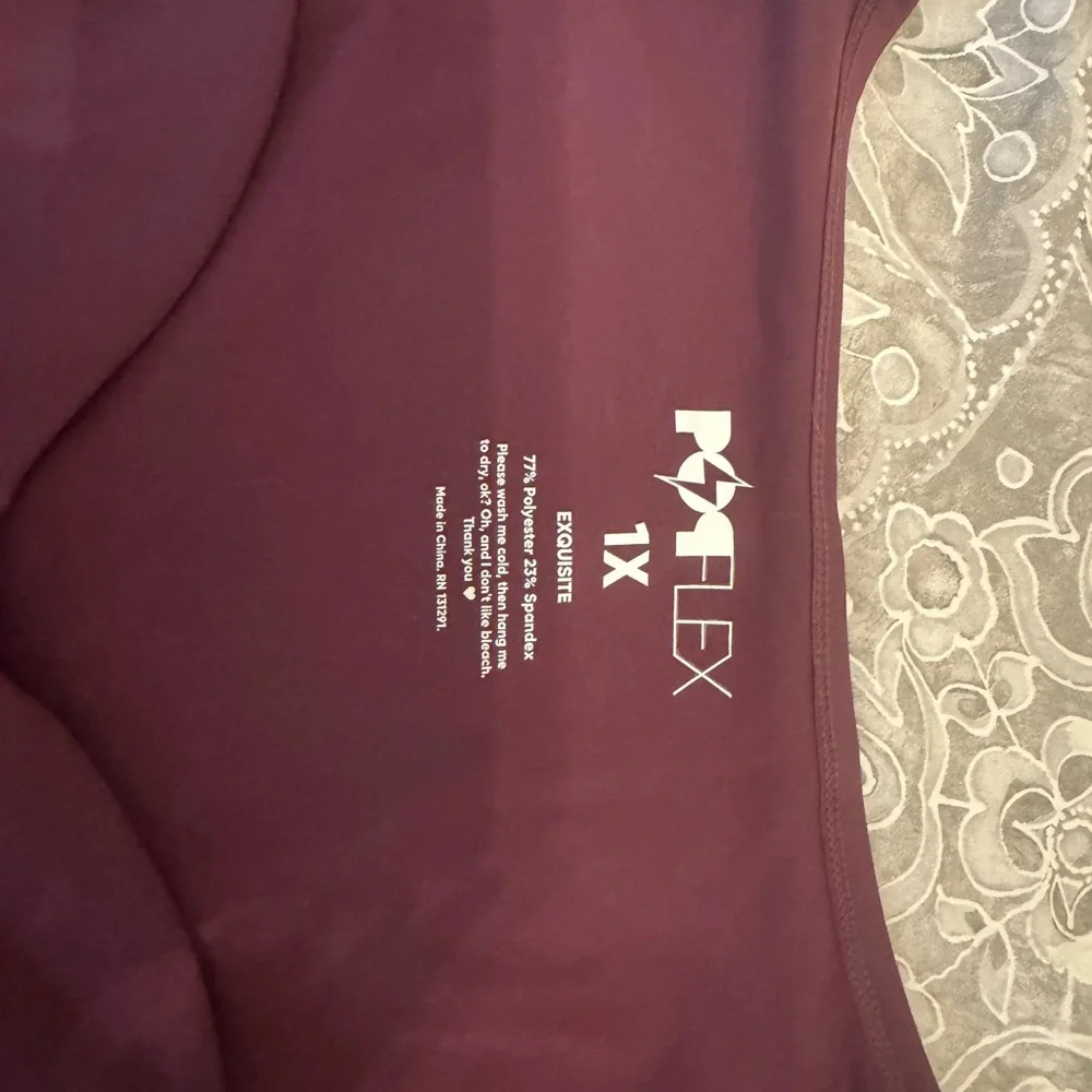 POPFLEX Sweetheart Crop Plum Top - Picture 2 of 2
